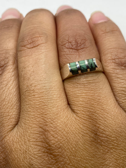Anillo con turquesa mostrando el sello 925 MEXICO en la banda interior