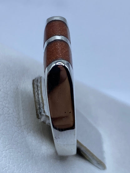 Detalle de la banda de plata y el sello .925 en el interior del anillo