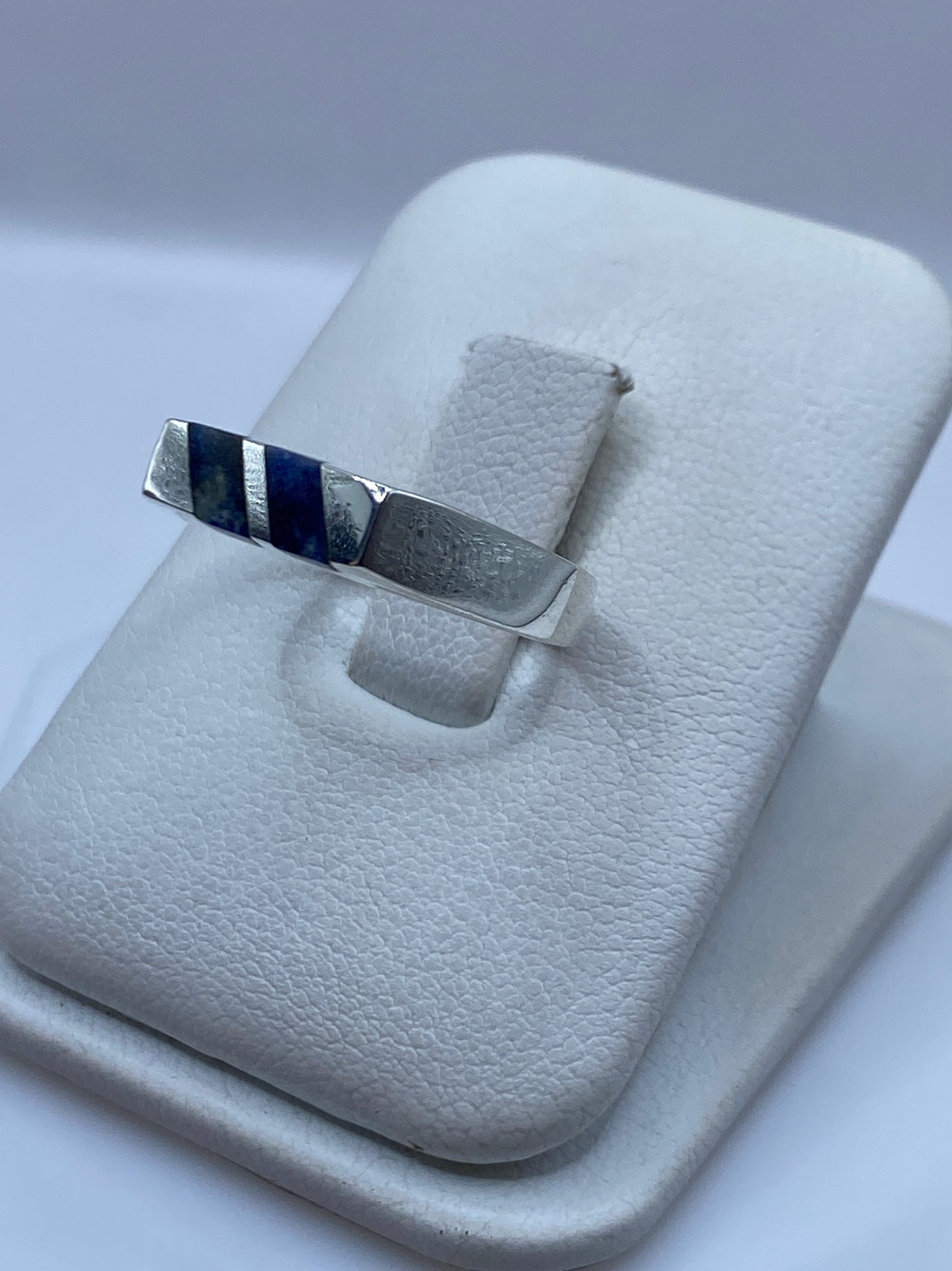 Anillo de Plata con Lapislázuli Azul — Diseño Geométrico — foto 2