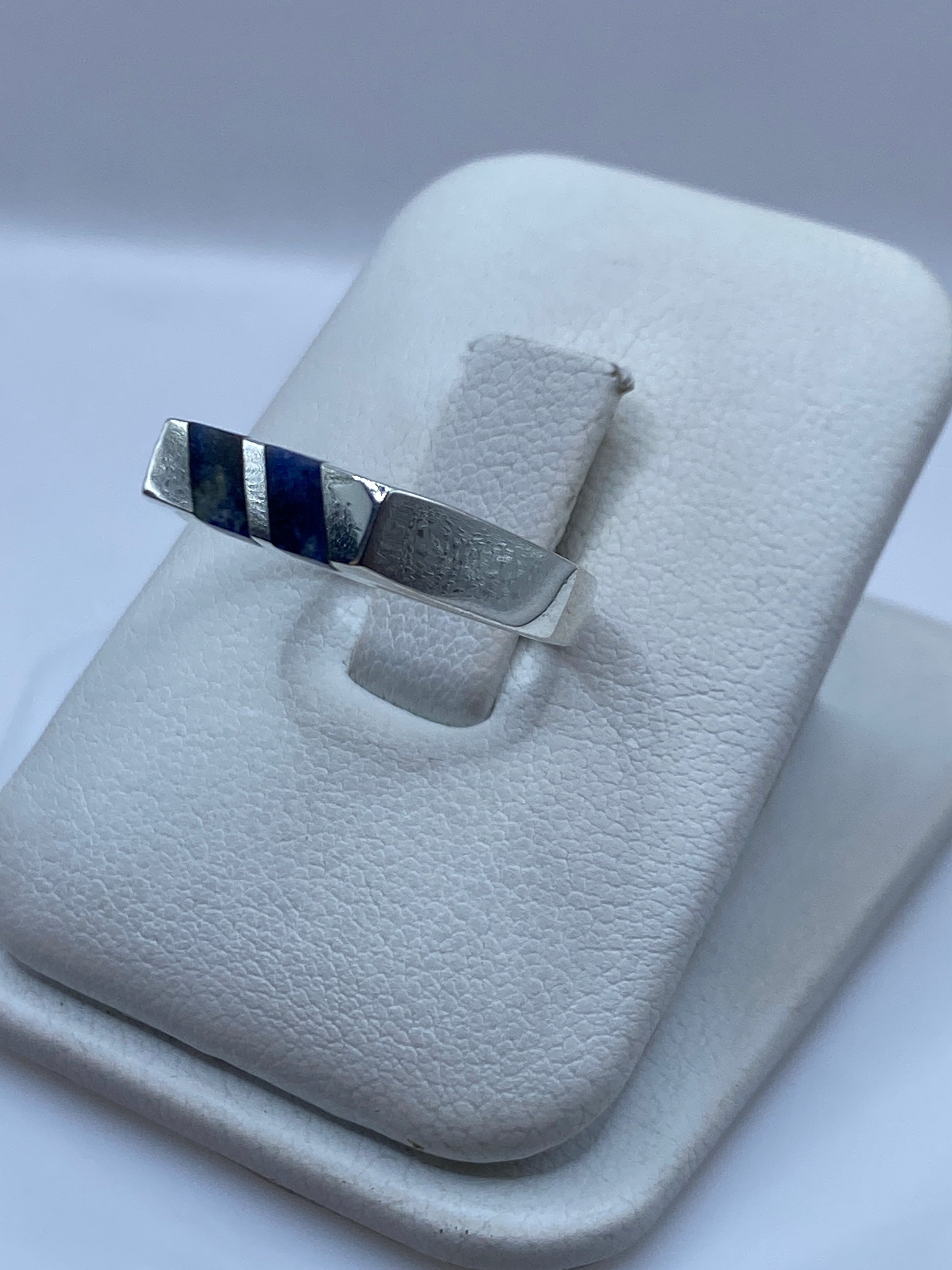 Anillo de Plata con Lapislázuli Azul — Diseño Geométrico — foto 2