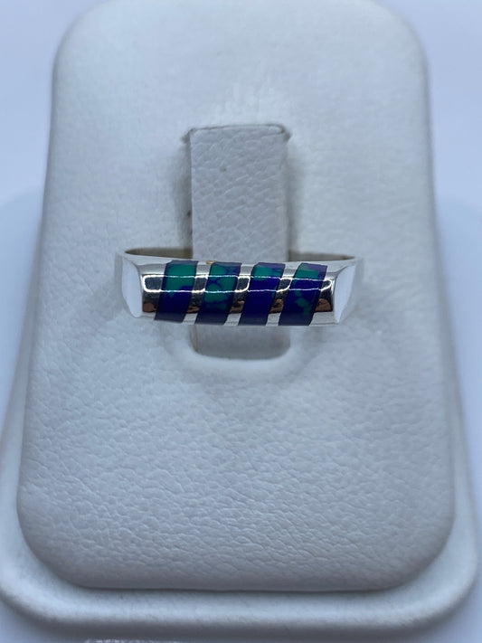 Anillo de plata minimalista con piedra azul engastada en Taxco
