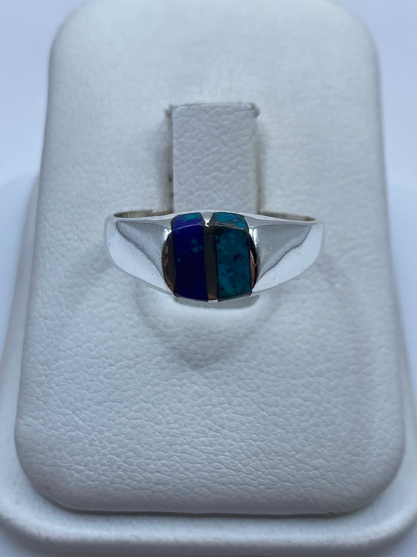 Anillo de turquesa azul cielo en plata .925 con banda minimalista vista desde arriba