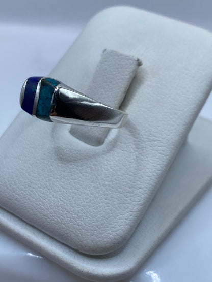 Anillo unisex con turquesa natural engastada en plata, detalle de lado
