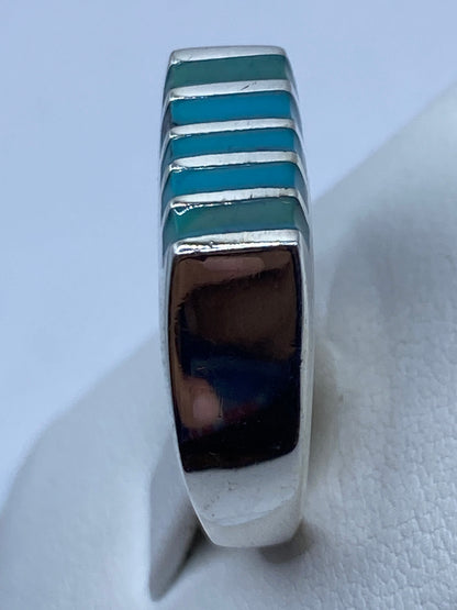 Anillo de plata escalonado con seis piedras azul cielo intercaladas, vista desde arriba