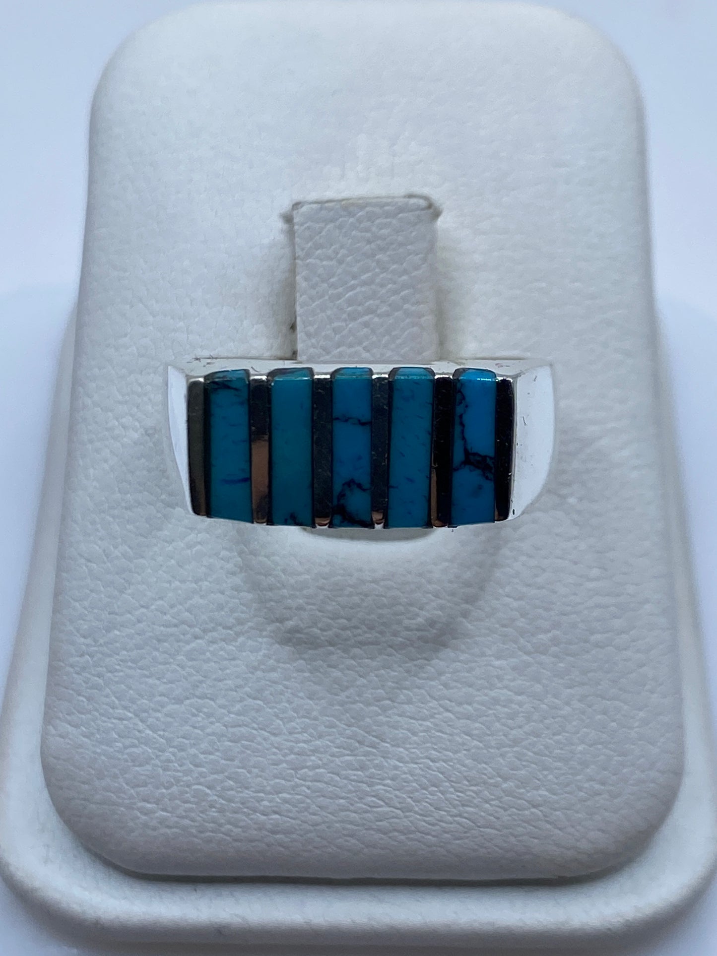 Anillo de plata con cinco rectángulos de turquesa azul cielo en estuche blanco