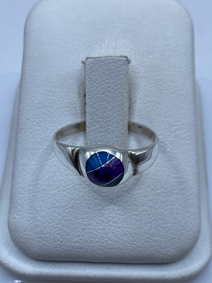 Anillo de plata con malaquita verde en estuche de presentación blanco