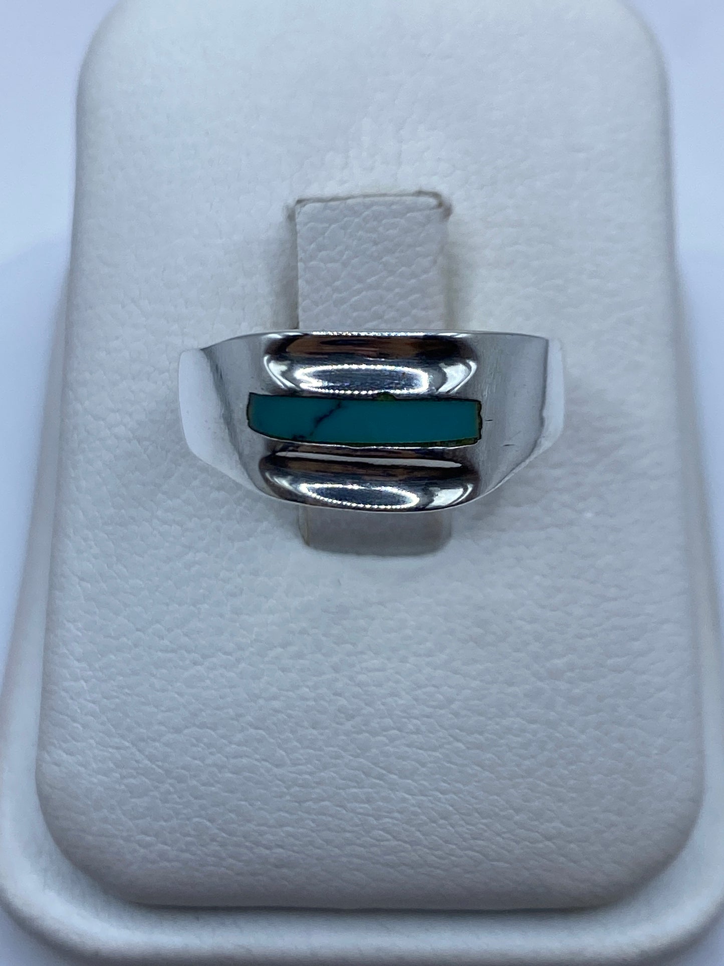 Anillo de plata con turquesa azul cielo, diseño sello minimalista