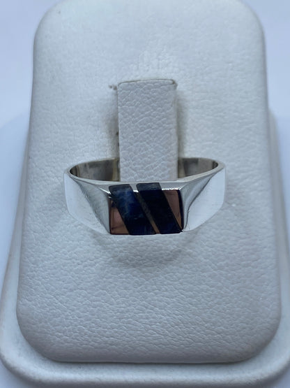 Anillo de plata solitario con lapislázuli azul en caja blanca