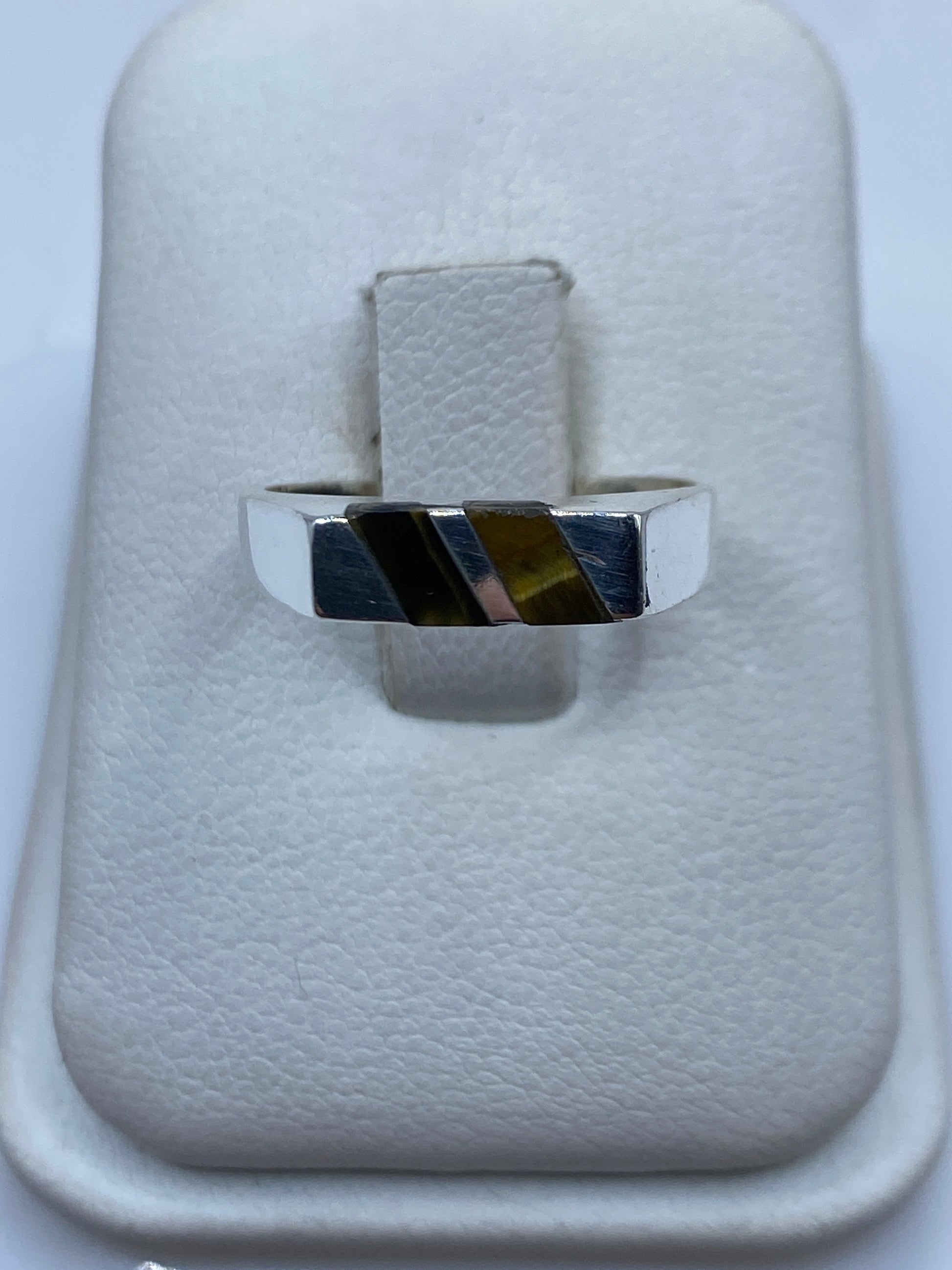 Anillo de plata .925 con piedra café natural en estuche blanco