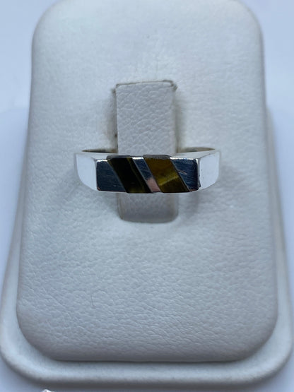 Anillo de plata .925 con piedra café natural en estuche blanco