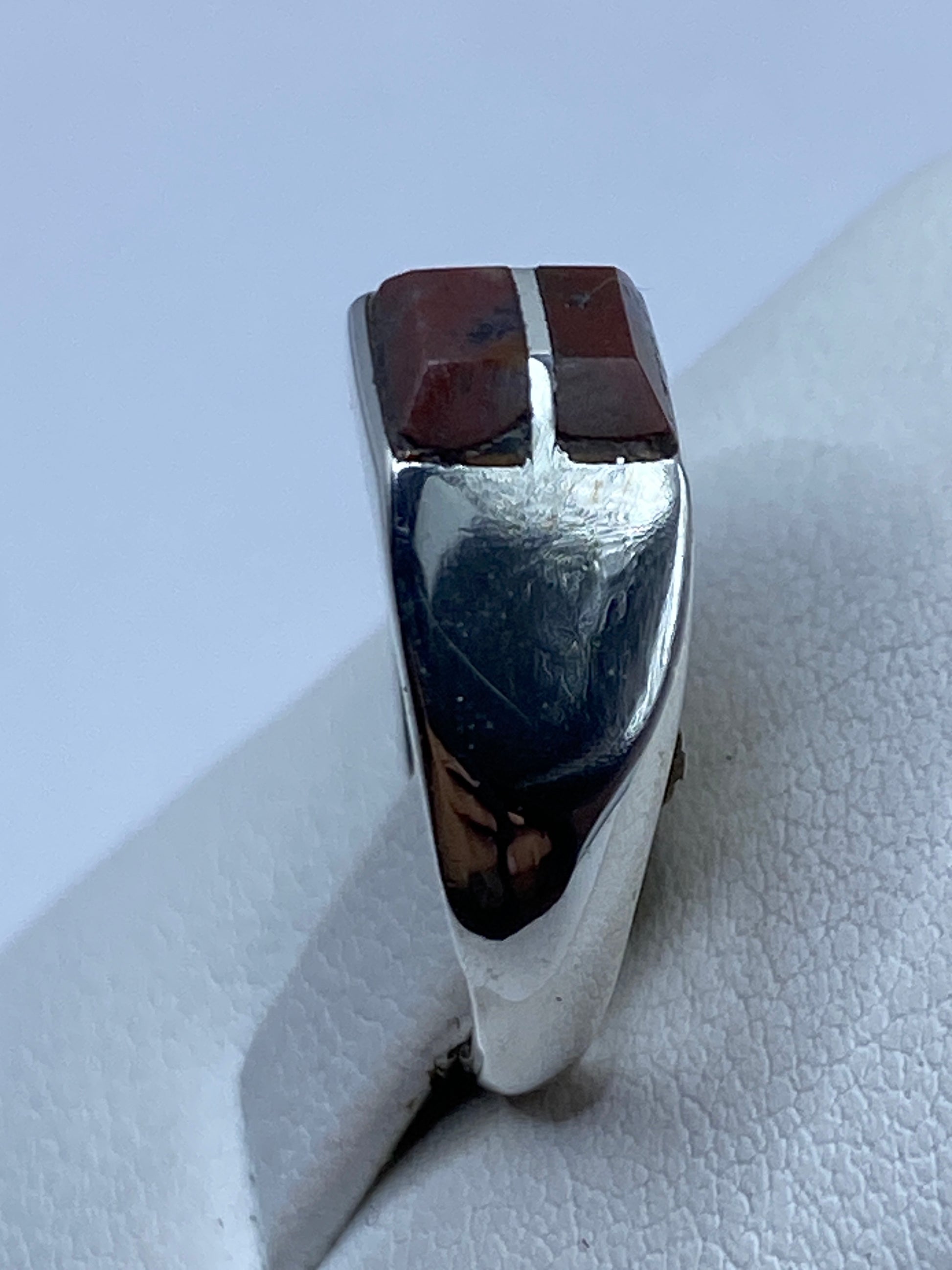 Detalle del onix negro con brillo espejo engastado en plata .925