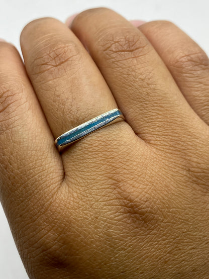 Anillo con sello .925 MEXICO visible en la banda interior