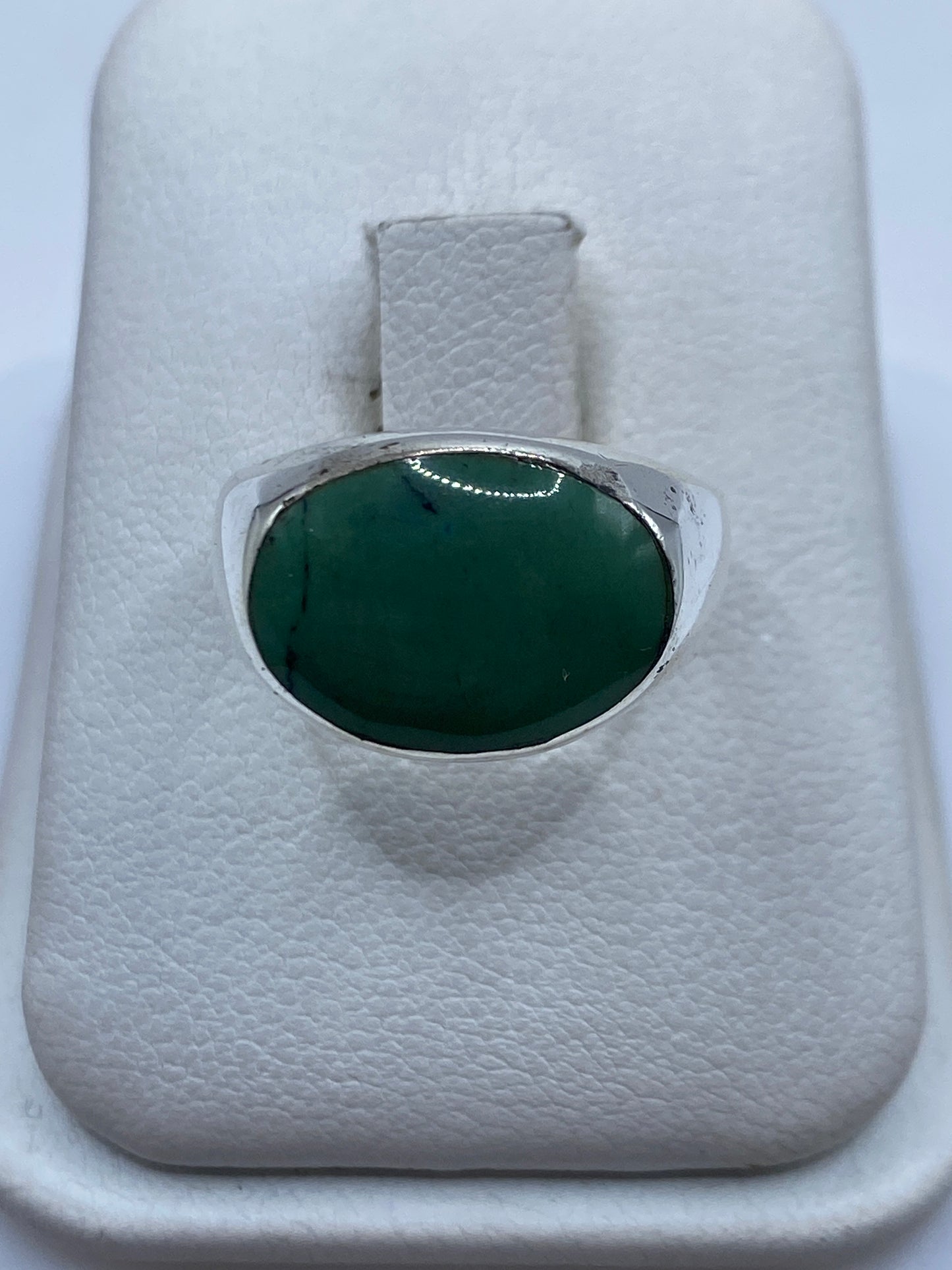 Anillo de plata .925 con malaquita verde olivo natural en estuche blanco
