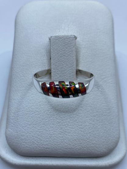 Anillo de plata .950 con ópalo de fuego multicolor en estuche blanco