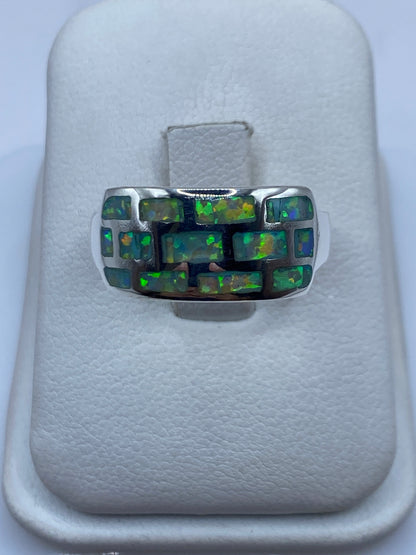 Anillo de plata .950 con ópalo de fuego verde y azul en estuche blanco