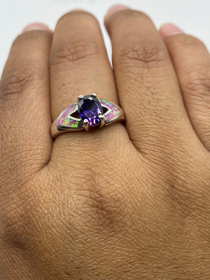Anillo sobre fondo blanco mostrando el sello 925 MEXICO en la banda