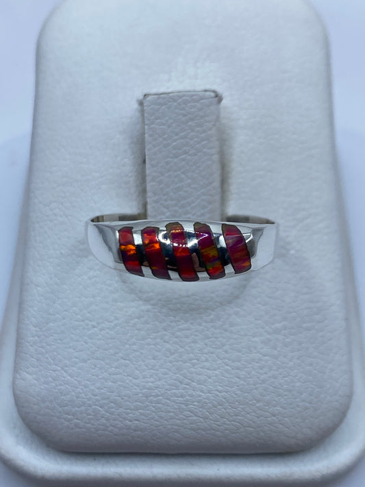 Anillo de plata .925 con ópalo de fuego multicolor en caja de regalo blanca