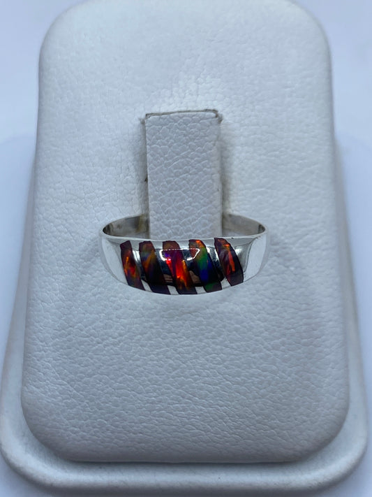 Anillo de plata con ópalo de fuego multicolor en tono natural