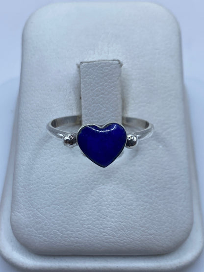 Anillo solitario de plata .950 con corazón de piedra azul en estuche blanco