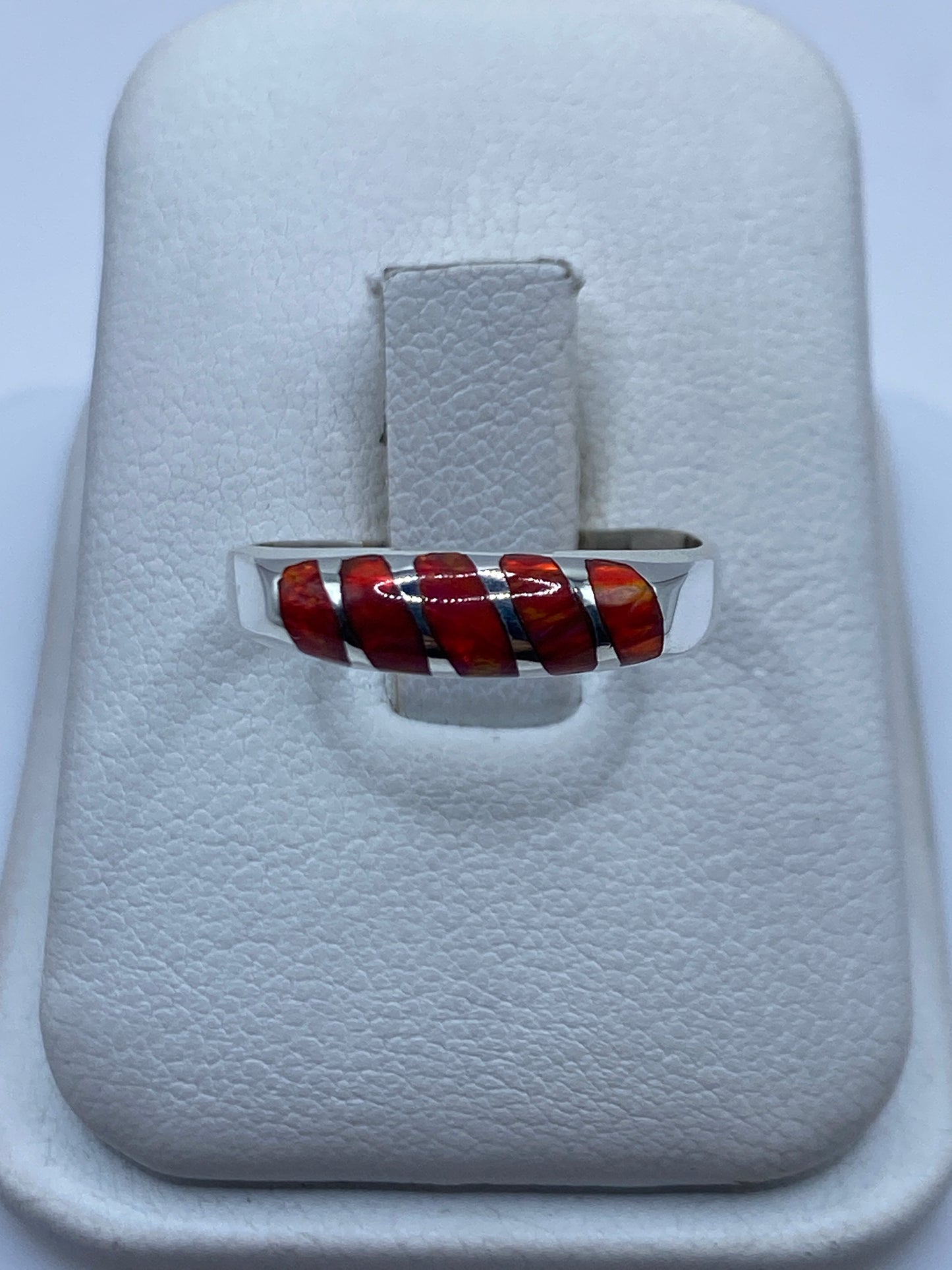 Anillo de plata .950 con ópalo de fuego naranja en estuche blanco