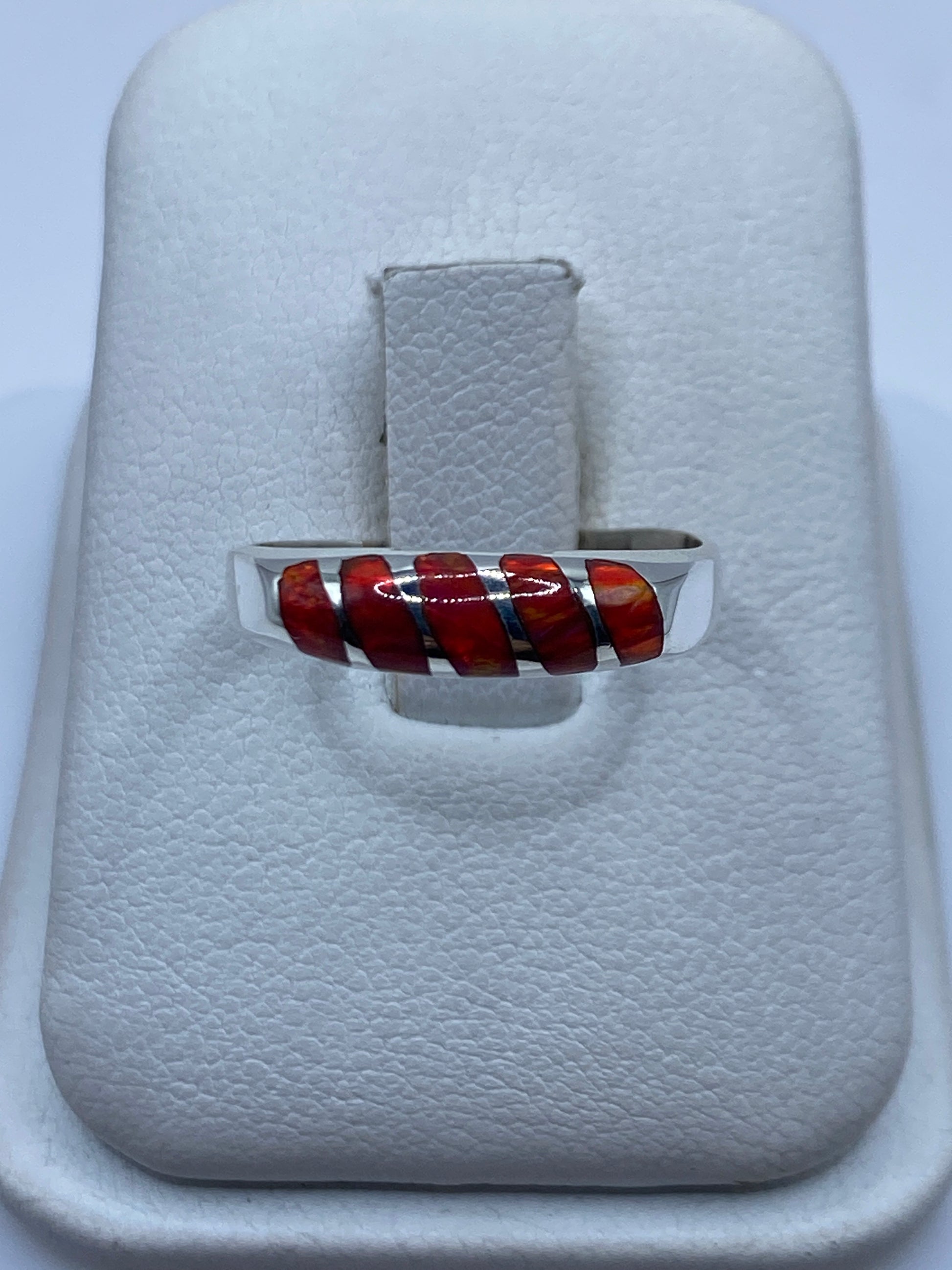 Anillo de plata .950 con ópalo de fuego naranja en estuche blanco