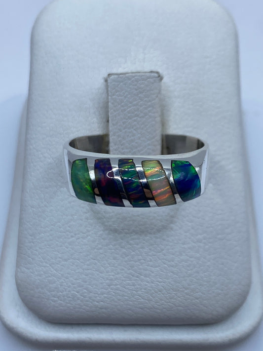 Anillo de plata .950 con ópalo de fuego multicolor en estuche blanco