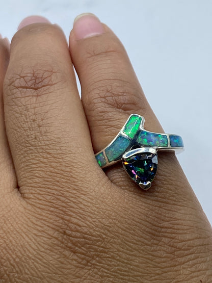 Anillo de plata en balanza mostrando peso de 5.6 gramos y sello .950