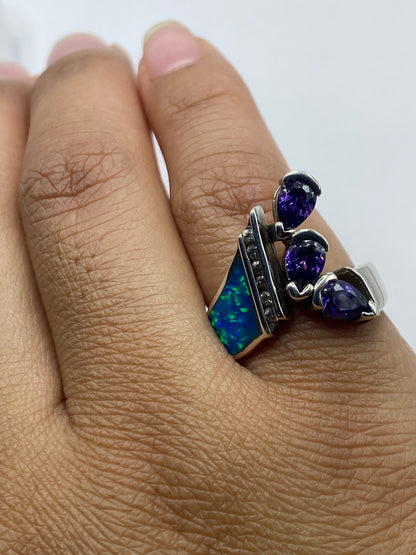 Anillo sobre fondo blanco mostrando sello 925 y diseño completo