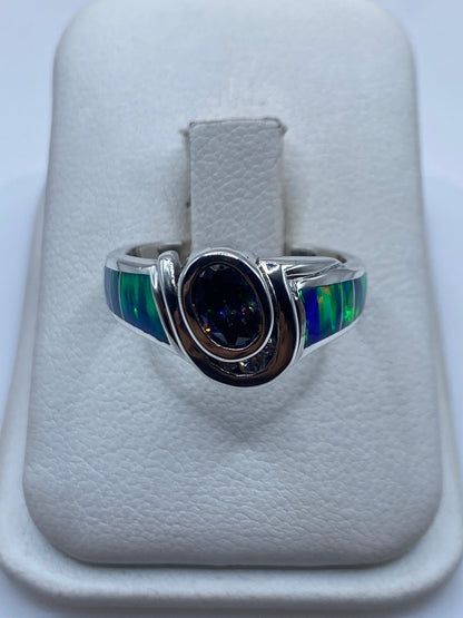 Anillo de plata con ópalo de fuego azul en estuche blanco