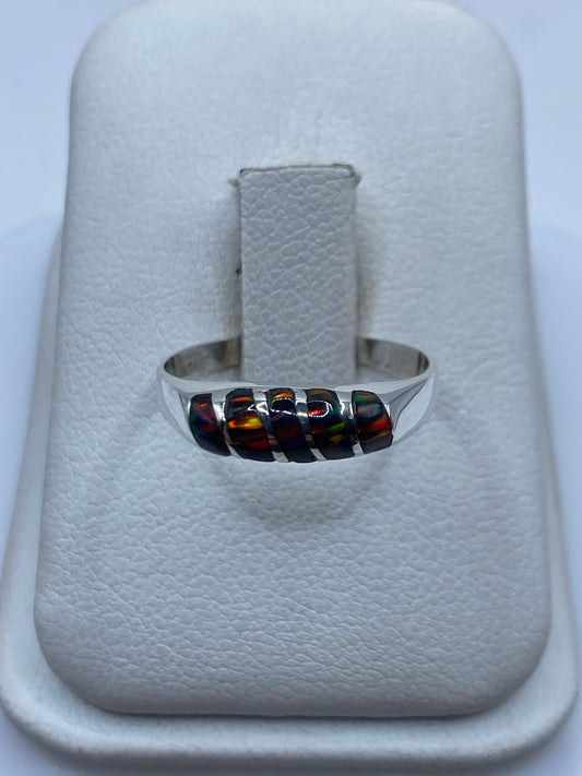 Anillo de plata .950 con ópalo de fuego multicolor en estuche blanco