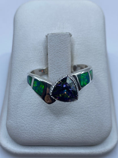 Anillo de plata .950 con ópalo de fuego verde limón en estuche blanco