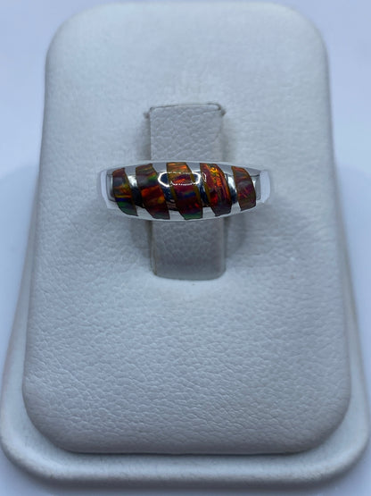 Anillo de plata .950 con ópalo de fuego multicolor en estuche blanco