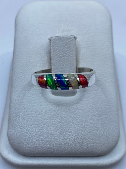 Anillo de plata .950 con ópalo de fuego multicolor en estuche blanco
