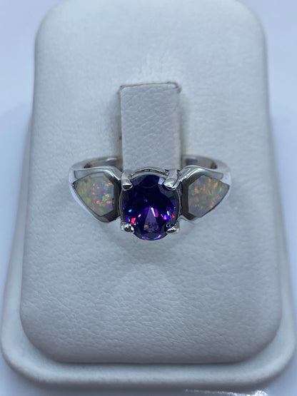 Anillo de plata .925 con ópalo de fuego solitario mostrando tonos naranja y rojo intensos