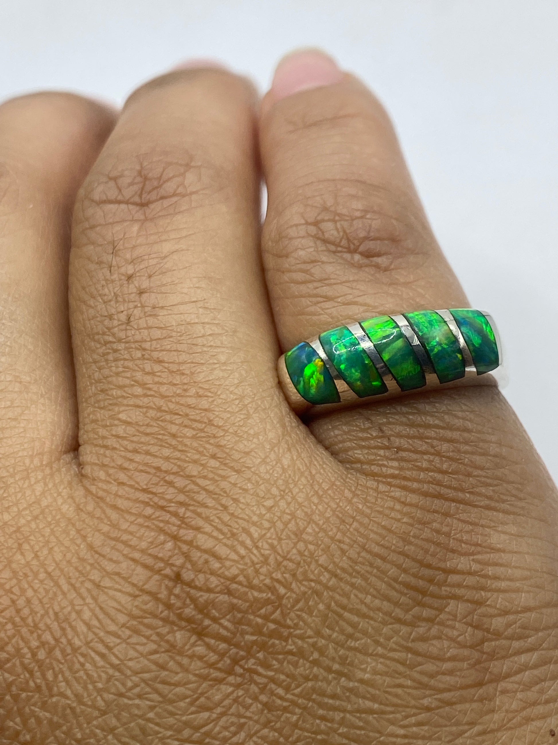 Anillo de plata artesanal en Taxco mostrando el sello .950