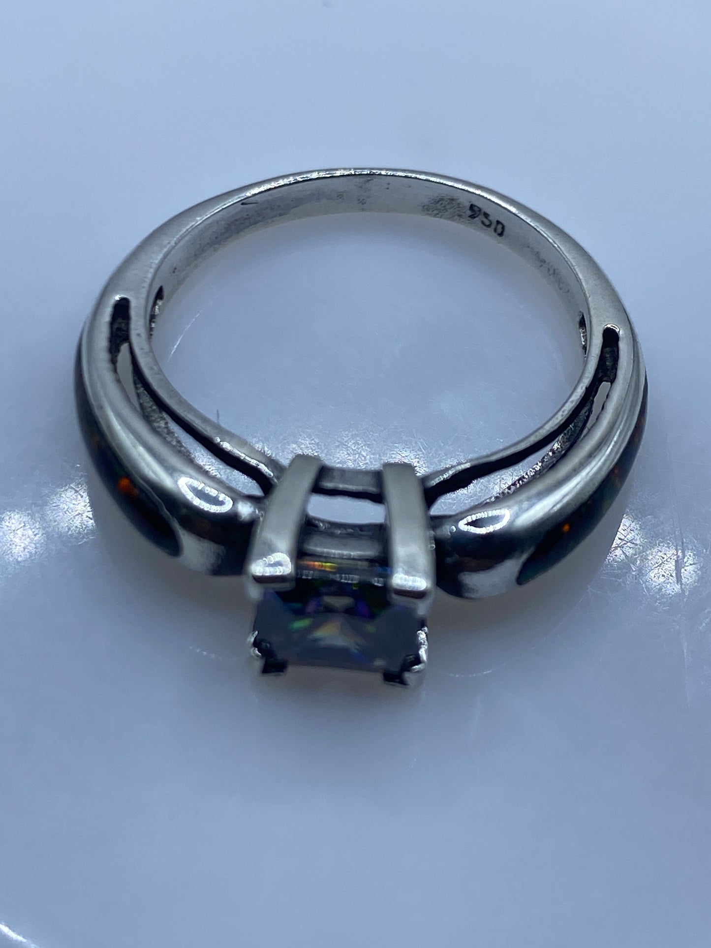 Anillo de Plata Ópalo de Fuego Multicolor — Solitario Artesanal — foto 5