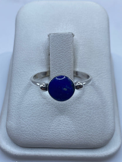 Anillo de plata .925 con lapislázuli azul profundo en estuche blanco