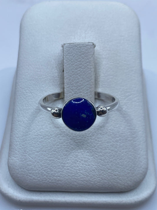 Anillo de plata .925 con lapislázuli azul profundo en estuche blanco