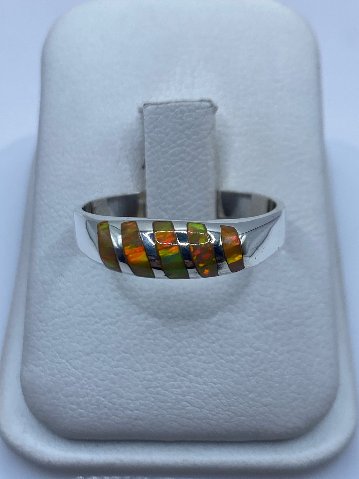 Anillo de plata .925 con ópalo de fuego amarillo en estuche blanco