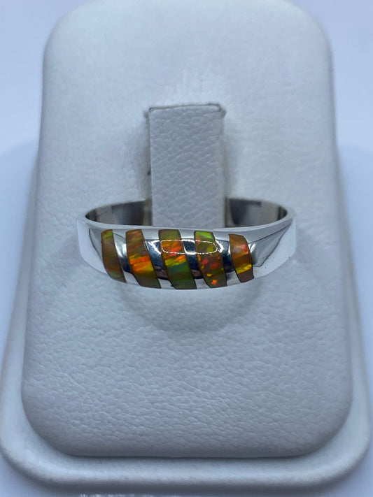 Anillo de plata .925 con ópalo de fuego amarillo en estuche blanco