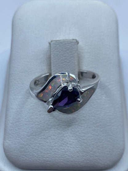 Anillo solitario de plata .925 con ópalo de fuego natural mostrando fuego rojo y dorado