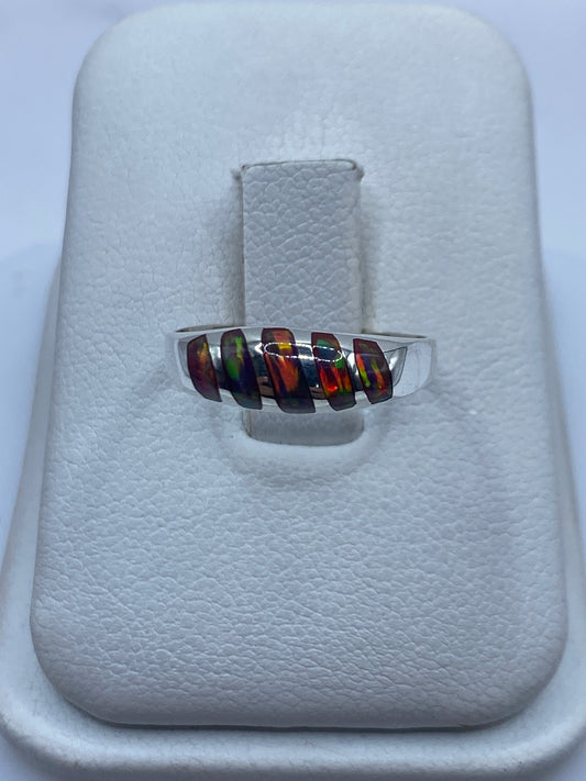 Anillo de plata .950 con ópalo de fuego multicolor en estuche blanco