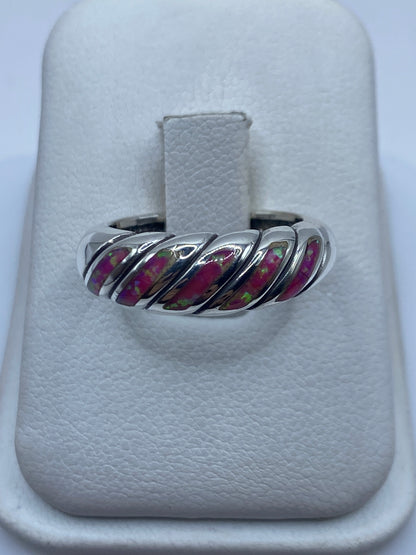 Anillo de plata .950 con ópalo de fuego rosa en estuche blanco, diseño envolvente