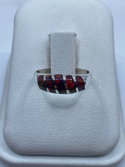 Anillo de plata .950 con ópalo de fuego multicolor en estuche blanco