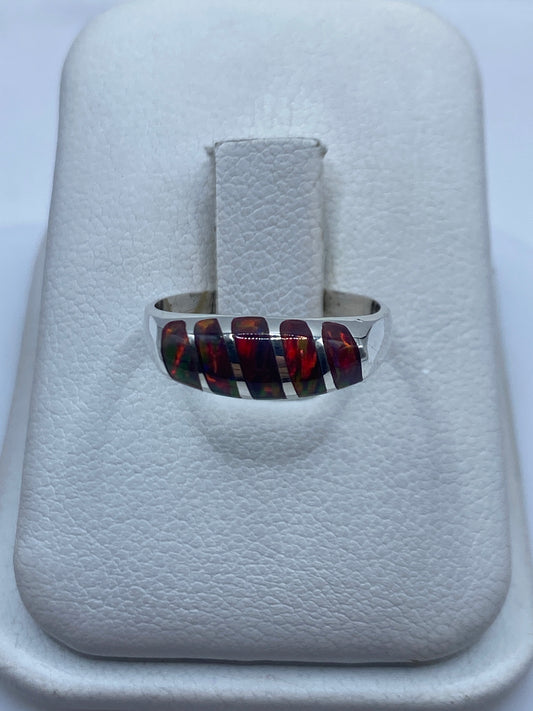 Anillo de plata .950 con ópalo de fuego multicolor en estuche blanco