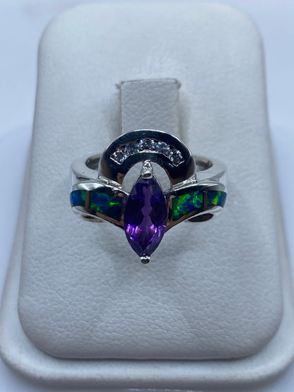 Anillo de plata .925 con ópalo de fuego azul engastado, vista frontal