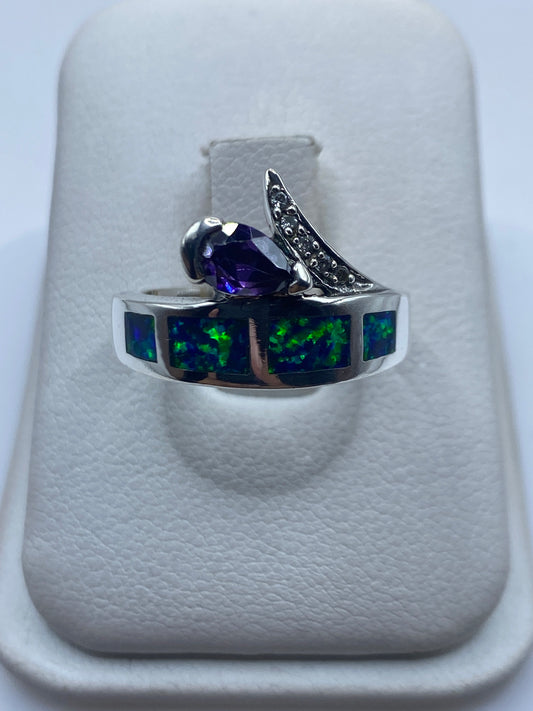 Anillo de plata .925 con ópalo de fuego azul en estuche blanco, vista frontal