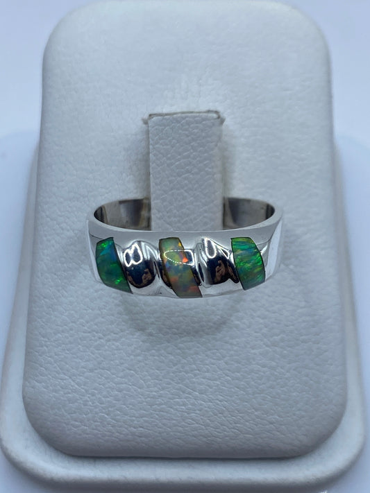 Anillo de plata .950 con ópalo de fuego verde limón segmentado a mano