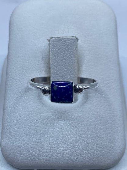 Anillo de plata .950 con lapislázuli azul profundo en estuche blanco