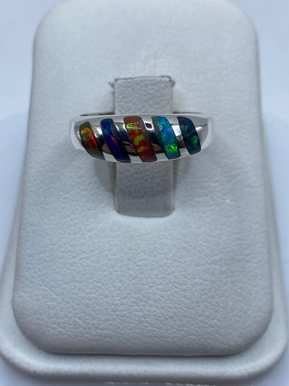 Anillo de plata .950 con ópalo de fuego multicolor en talla 5